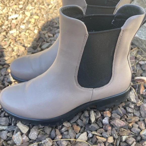 Ecco Women's Ankle Boots in Taupe and Black - Picture 9 of 10